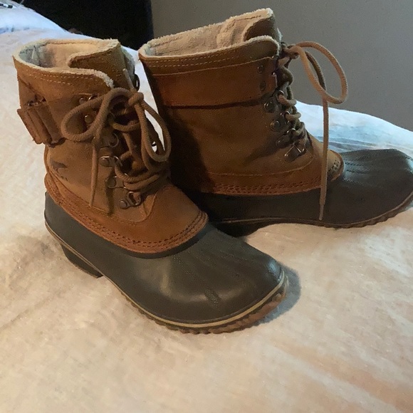 Sorel Shoes - Sorel brown suede leather boots size 7